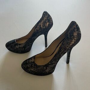Joan and David Elegant Black and silver metallic animal print High Heels 8.5